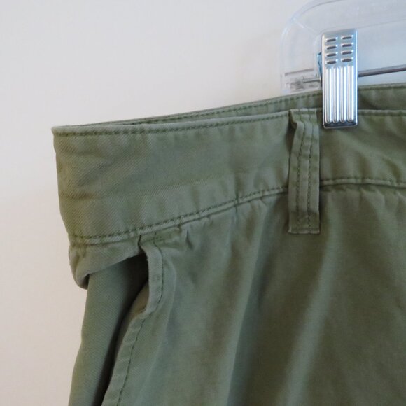 MADEWELL Plus Garment-Dyed Low-Slung Straight Cargo Pants in Classic Olive 18W - Picture 5 of 13